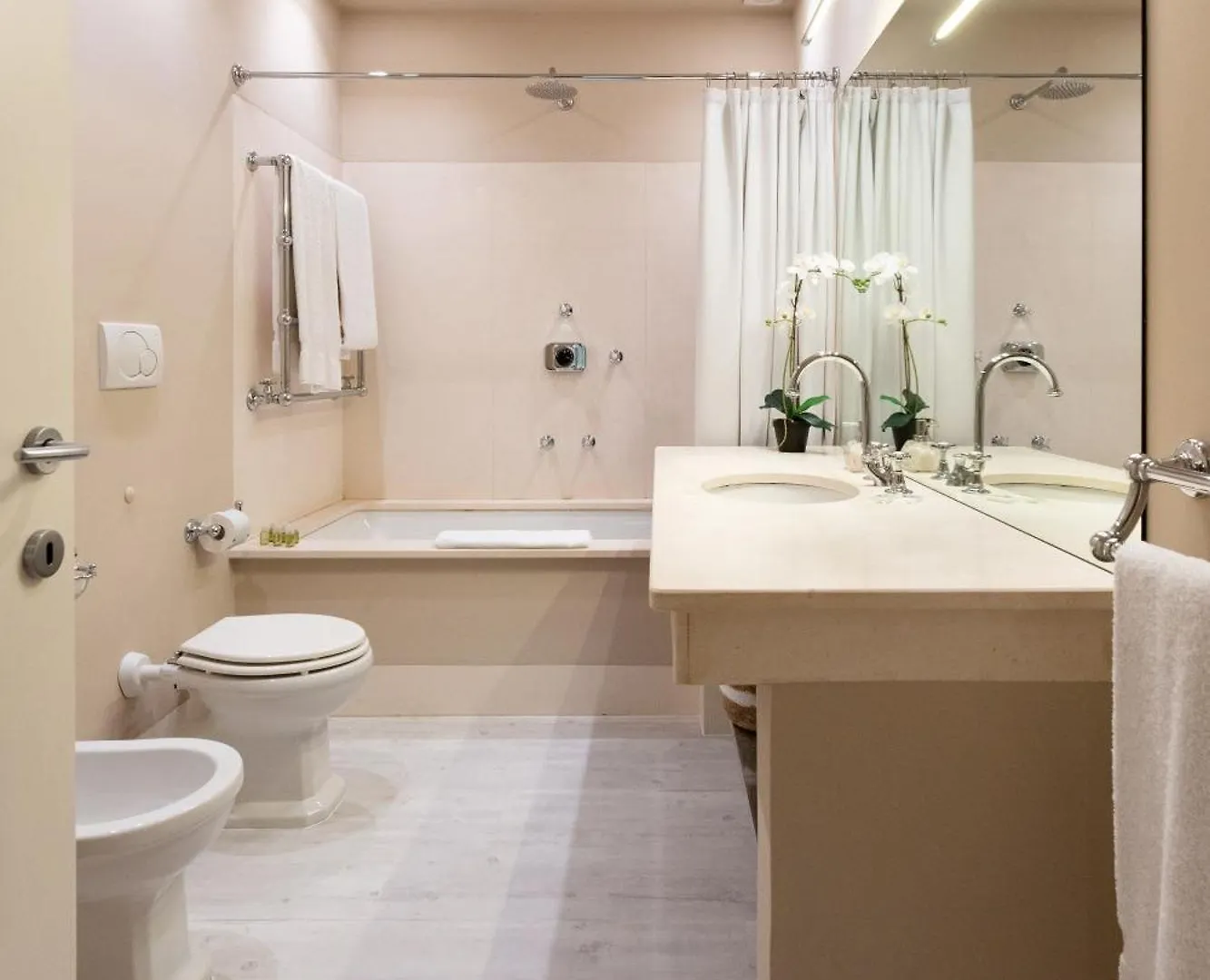Via Del Campuccio, 72 - 300 Sqm Luxurious With Parking And Private Terrace - Florence Charming Apartments