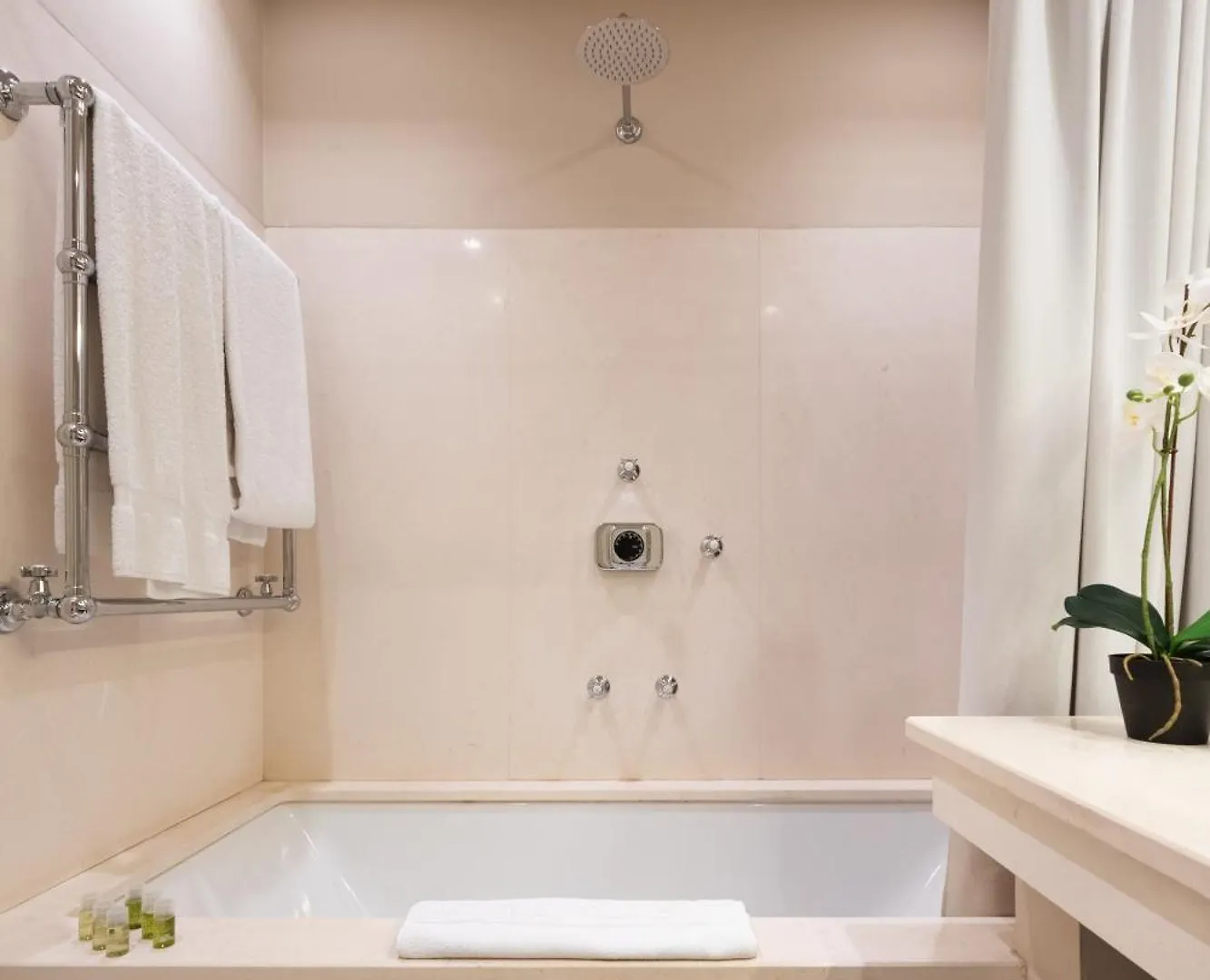 Via Del Campuccio, 72 - 300 Sqm Luxurious With Parking And Private Terrace - Florence Charming Apartments